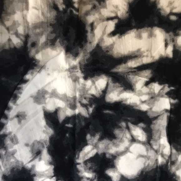 Tie Dye Black & White Tank Top - Picture 4 of 4